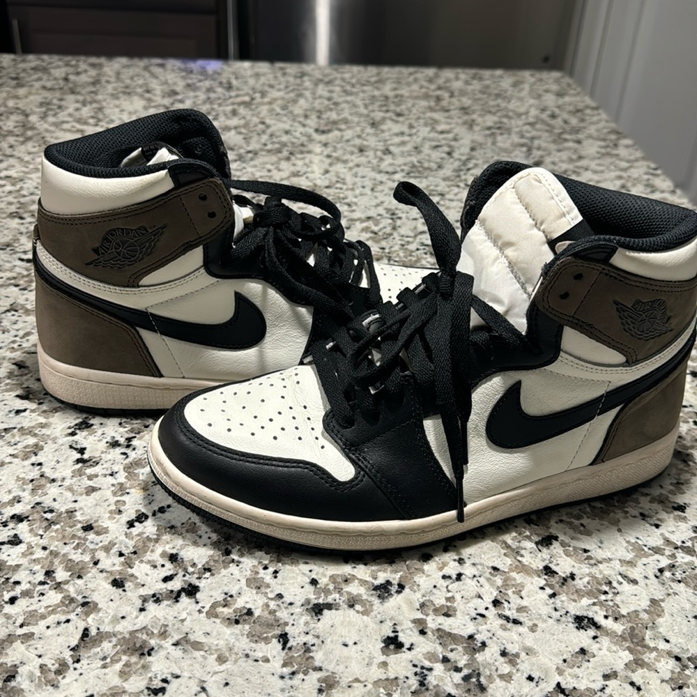 Jordan 1 Retro High “Dark Mocha”